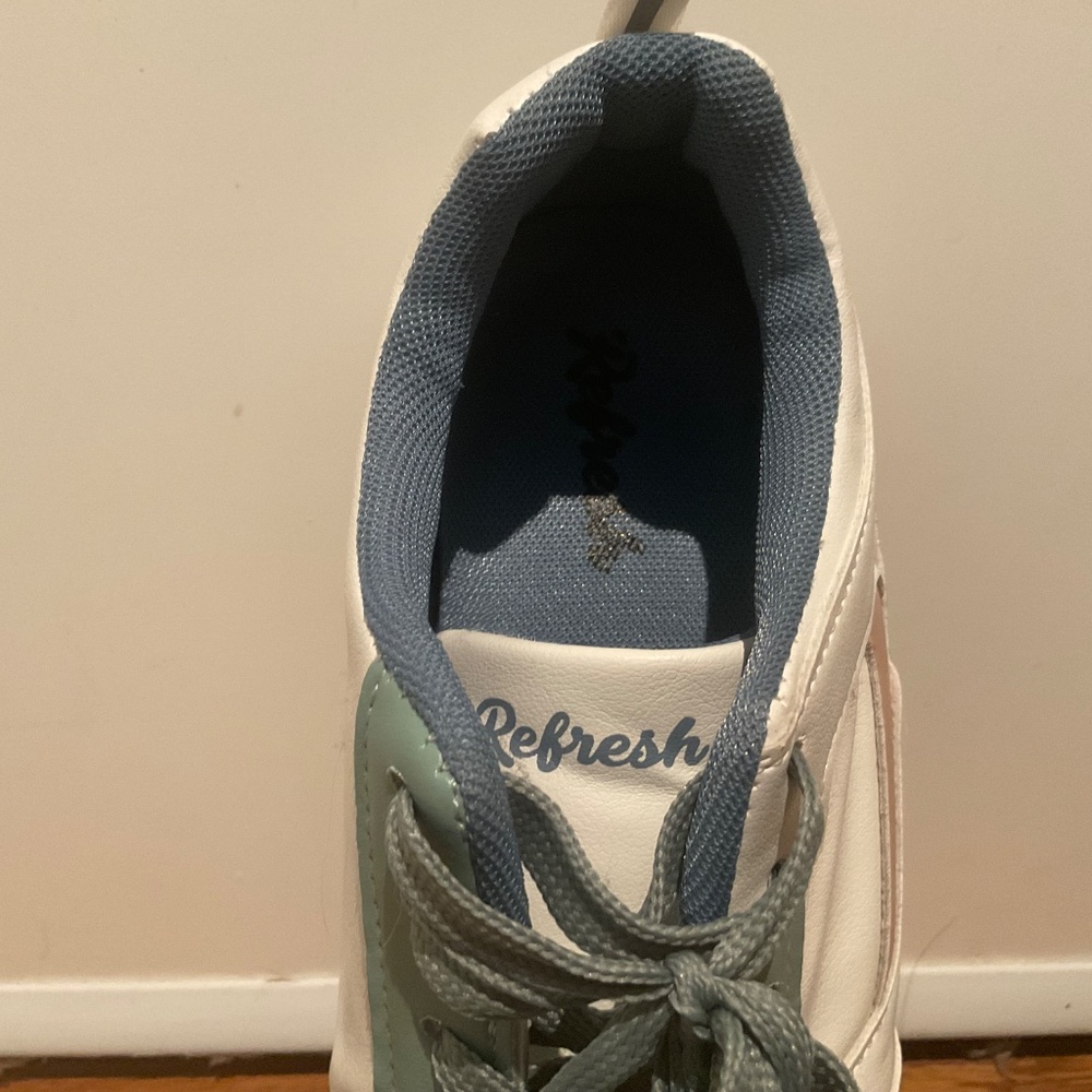 Women’s Spring Sneakers | Refresh - Picture 3 of 4